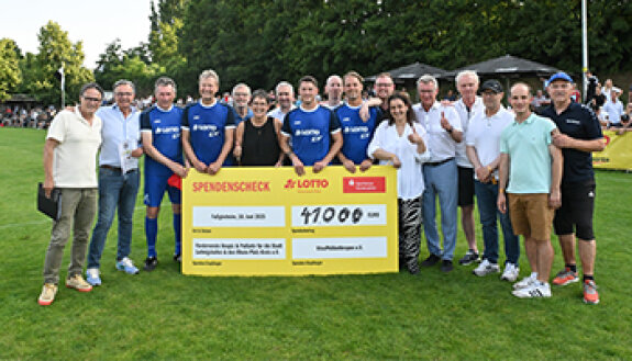 Scheckübergabe Lotto Elf