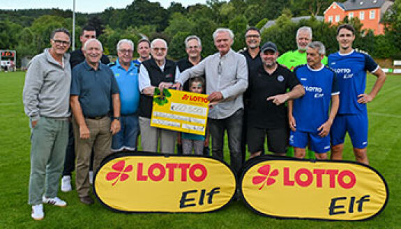 Scheckübergabe Lotto Elf
