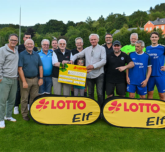 Scheckübergabe Lotto Elf