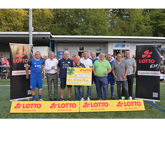 Scheck&uuml;bergabe Lotto-Elf in Hackenheim 